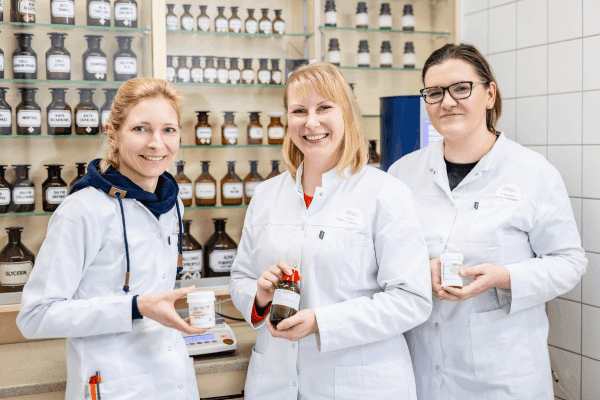 Mitarbeiterinnen der Rosen-Apotheke.